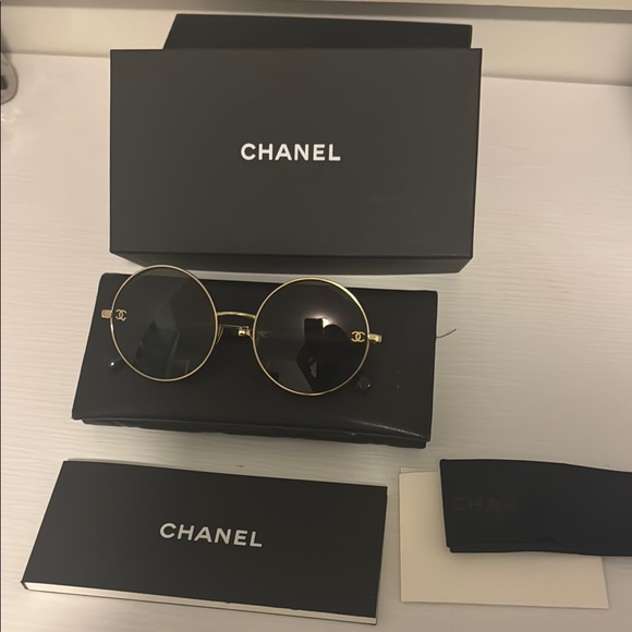 CHANEL Elegant Gold and Black Sunglasses - Picture 1 of 6